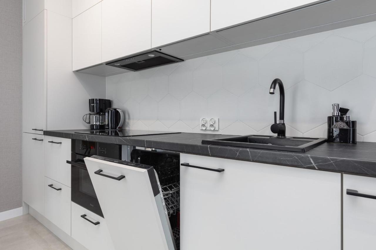 Sun Towers Lux Apartments By Renters Prestige سفينويتشي المظهر الخارجي الصورة